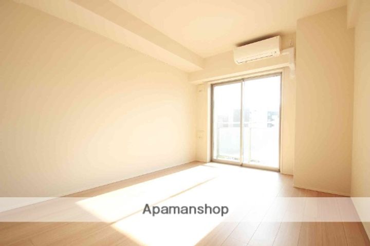 千葉県船橋市本町2丁目の賃貸マンション705の居間