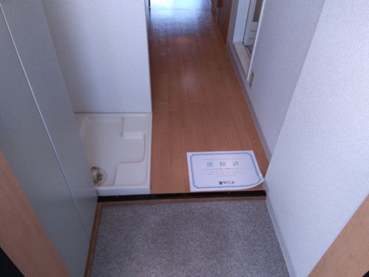 ローズガーデンカスタリアの玄関