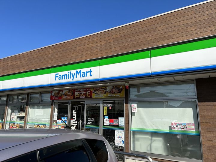 リブリ・レナトゥスの周辺