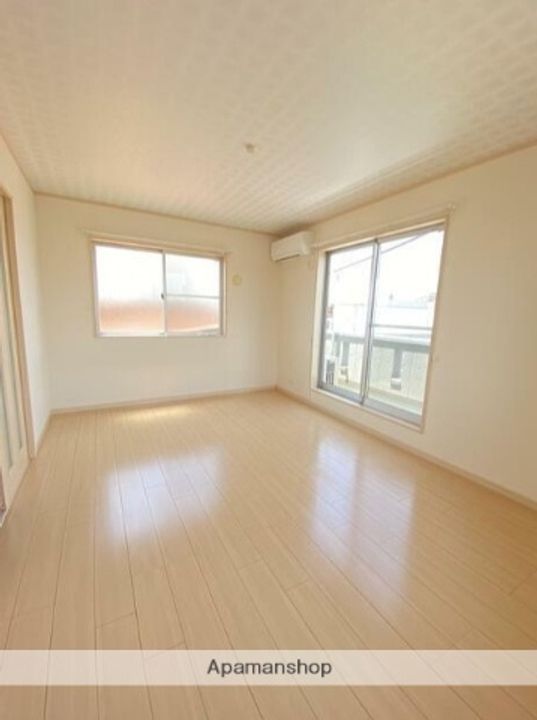 ソレイユワシオ8番館の居間