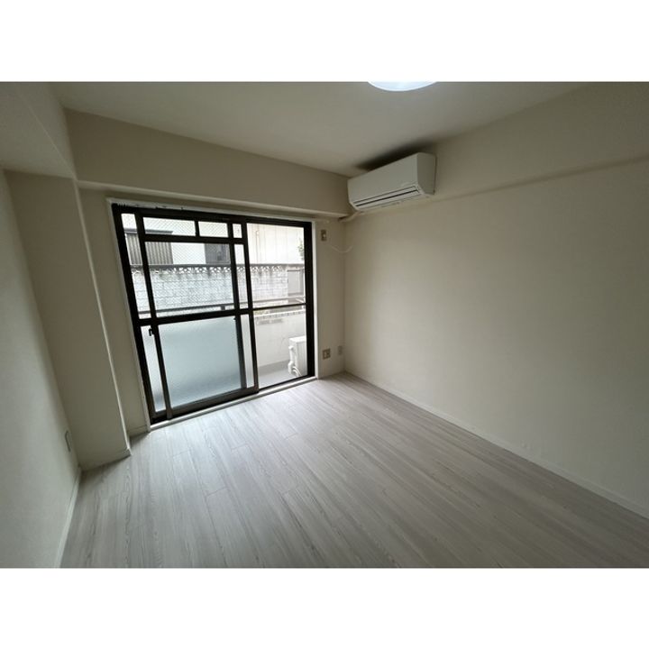 サンライズ船橋の居間