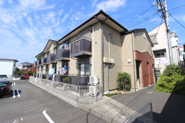 リヴェール市川C棟の外観