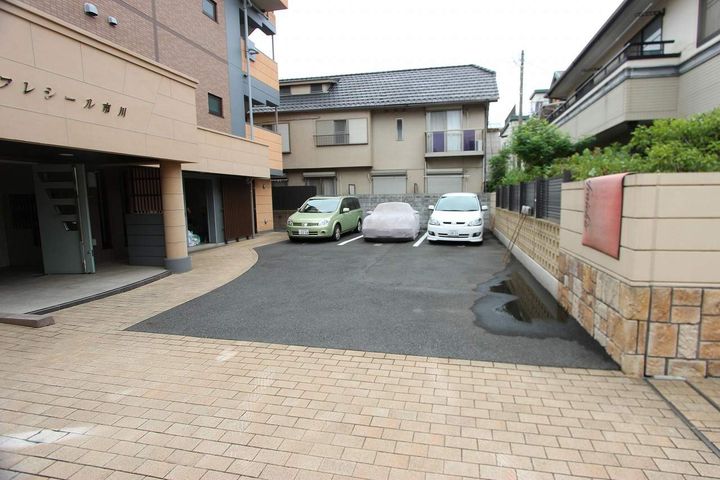 ラフレシール市川の外観