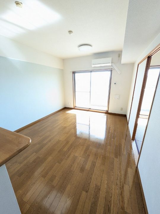 アウラ10の居間