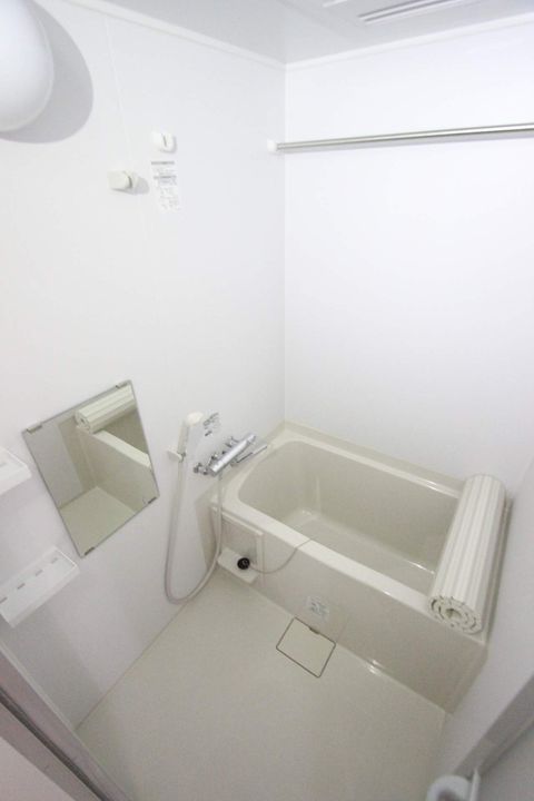 千葉県船橋市本中山4丁目の賃貸マンションの風呂