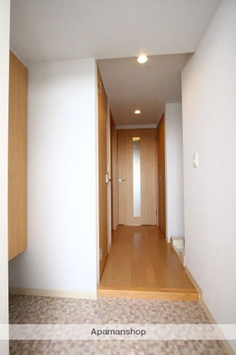 千葉県市川市南八幡5丁目の賃貸マンション1002の玄関