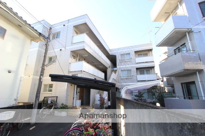 ファミーユ船橋の外観