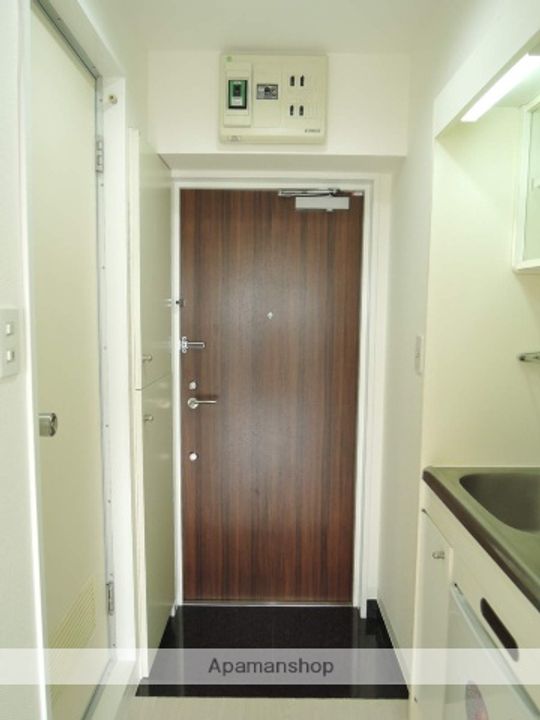 ソサエティ南行徳 SOCIETY MINAMI GYOTOKU411の玄関