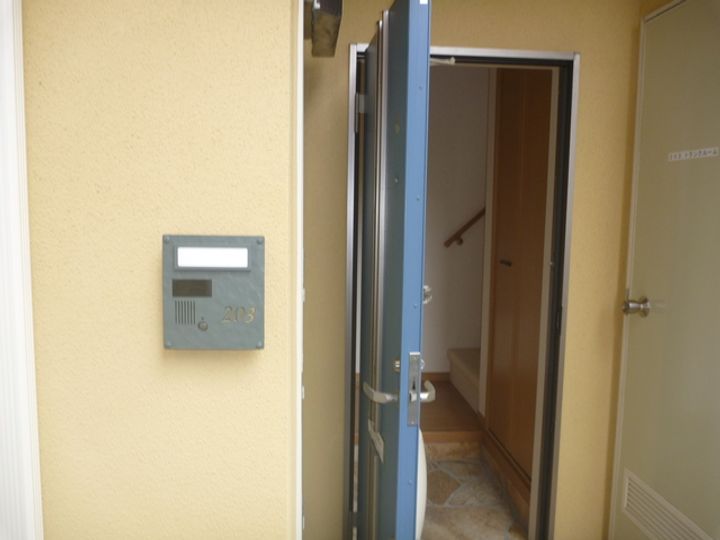 千葉県市川市富浜1丁目の賃貸アパートの玄関