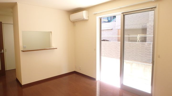 プチメゾン M棟の居間