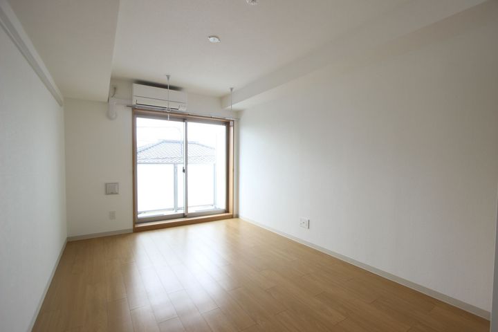 レオ伍拾八番館の居間