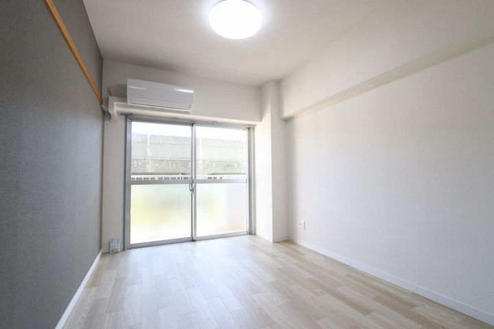 千葉県市川市高谷1丁目の賃貸マンションの居間