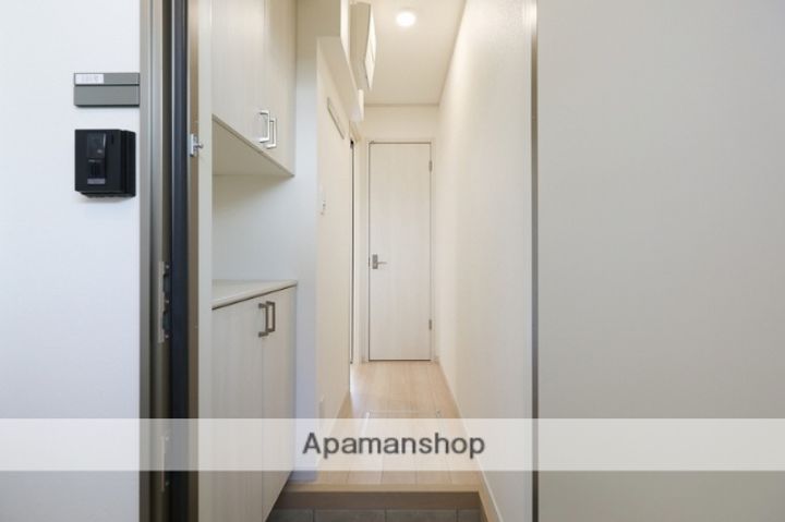 千葉県市川市八幡3丁目の賃貸アパートの玄関