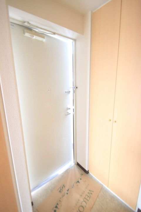 千葉県船橋市市場2丁目の賃貸マンション306号室の玄関