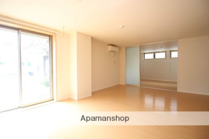 シャーメゾンOISO弐番館の居間