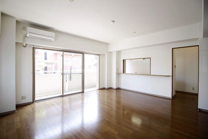 千葉県八千代市ゆりのき台5丁目の賃貸マンションの居間