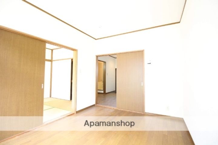 ニューエステートの内装