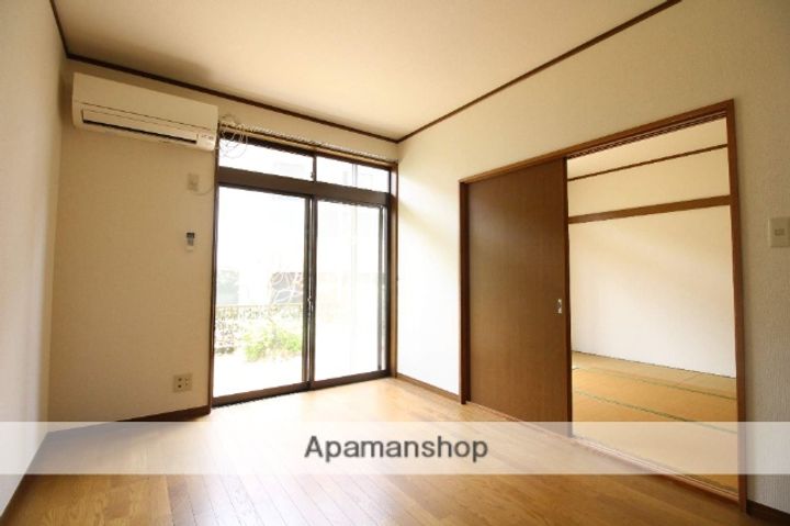 ニューエステートの内装