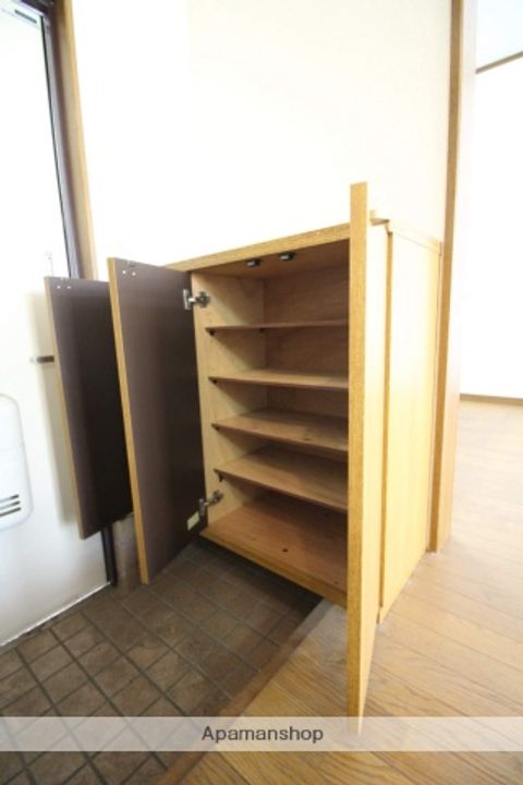 ニューエステートの玄関