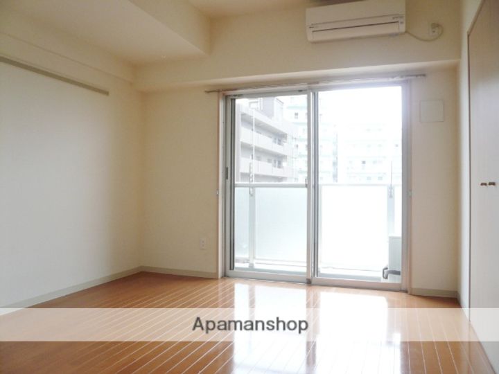 千葉県八千代市ゆりのき台4丁目の賃貸マンションの居間