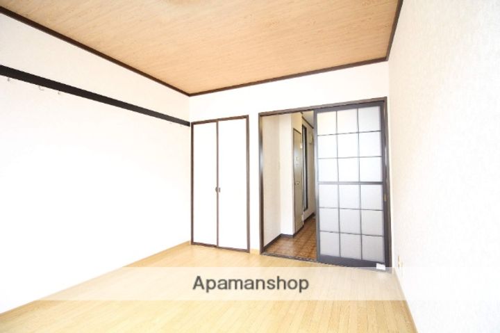 フォーブル日大通りの居間