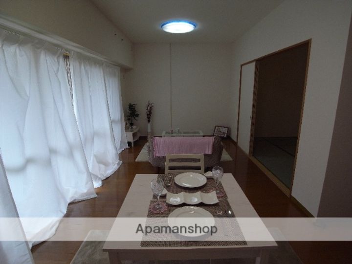 千葉県八千代市大和田新田の賃貸マンションの居間