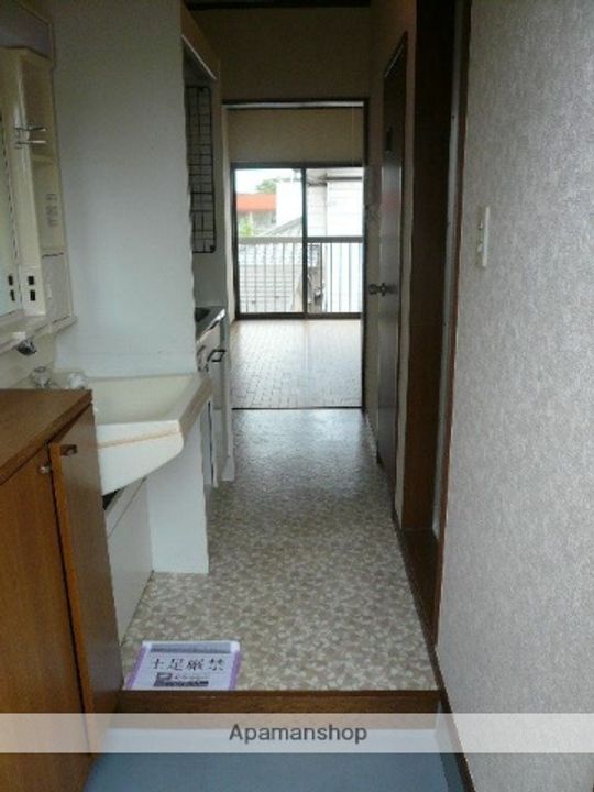 ニューエステートの玄関