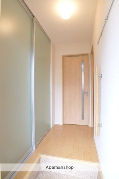 千葉県佐倉市井野の賃貸アパートの玄関