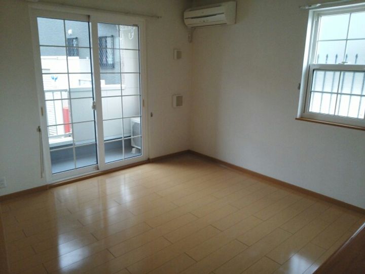 ワイズ コンフォートの居間