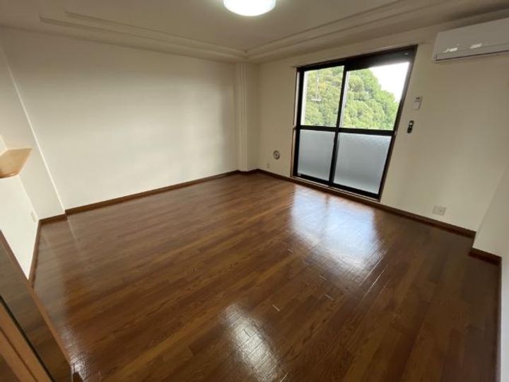 ウェルストン・シャルムの居間