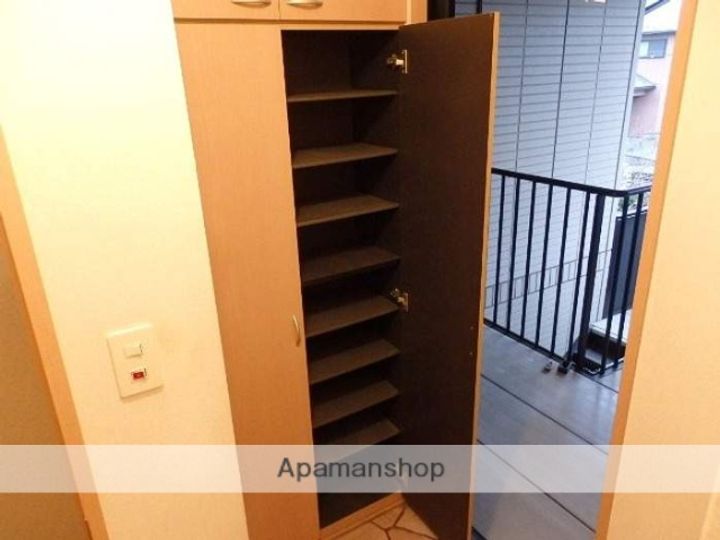 コモンシティハイツ Hの玄関