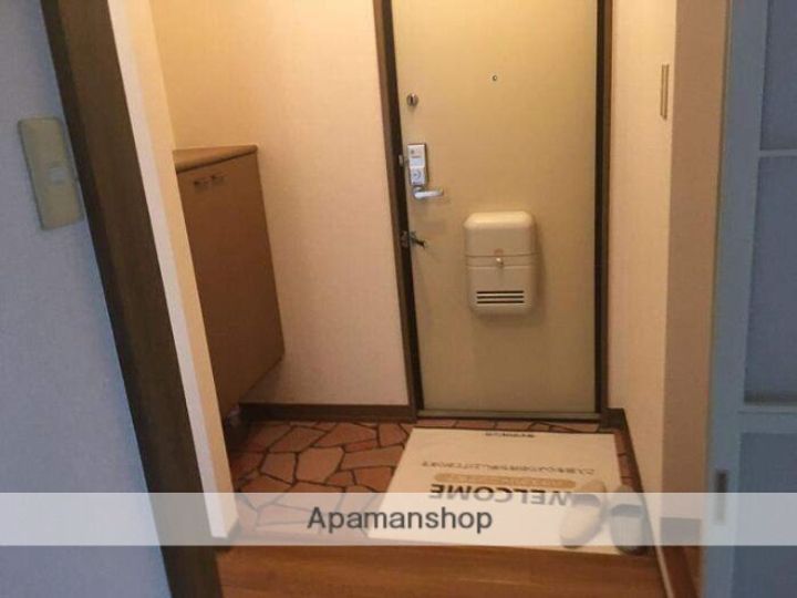 メゾンクレールBの玄関