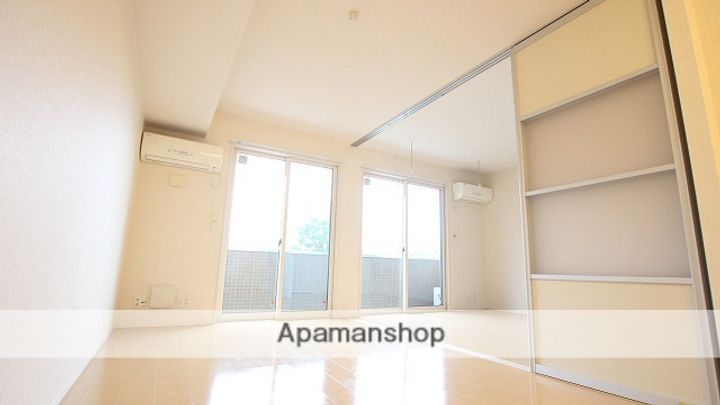 クレインヒルズの居間