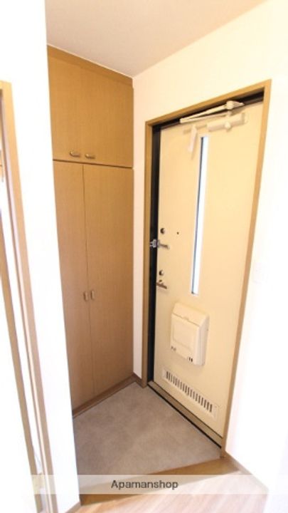 千葉県千葉市緑区おゆみ野中央7丁目の賃貸アパートの玄関