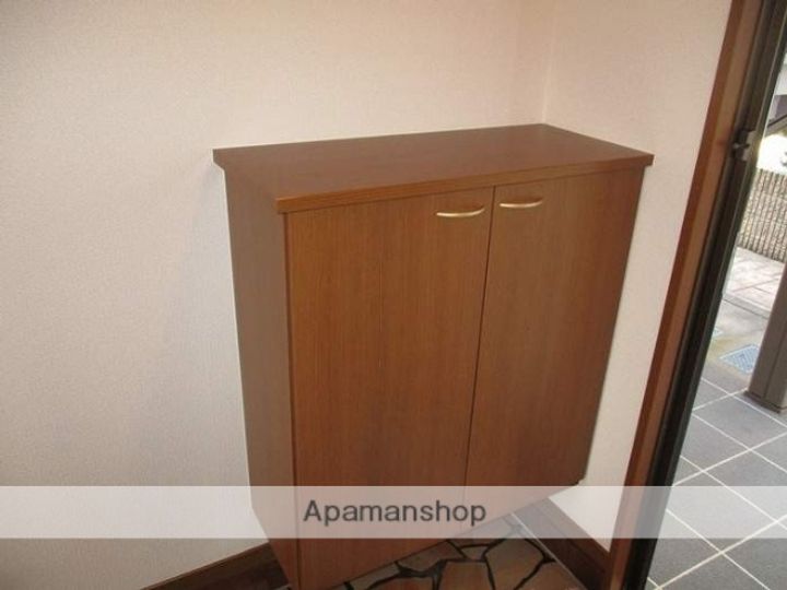 ゴールドセブン Aの玄関