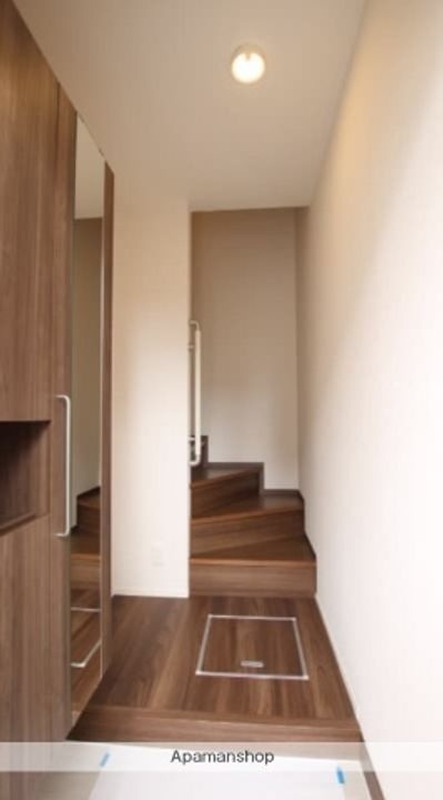 千葉県千葉市緑区誉田町1丁目の賃貸アパートの玄関