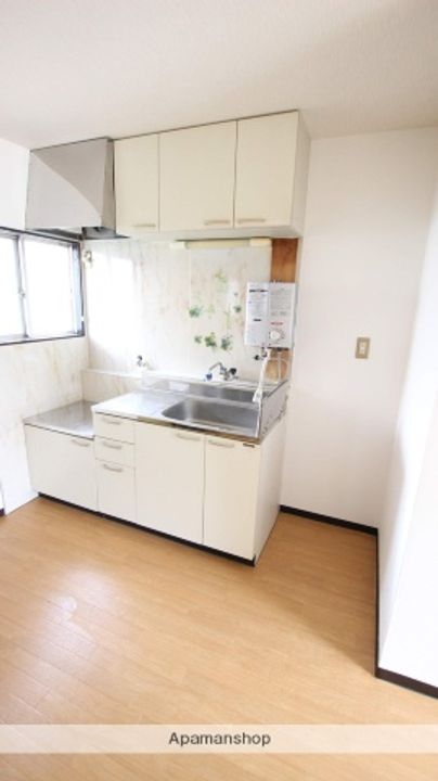 コーポサンローゼ101のキッチン