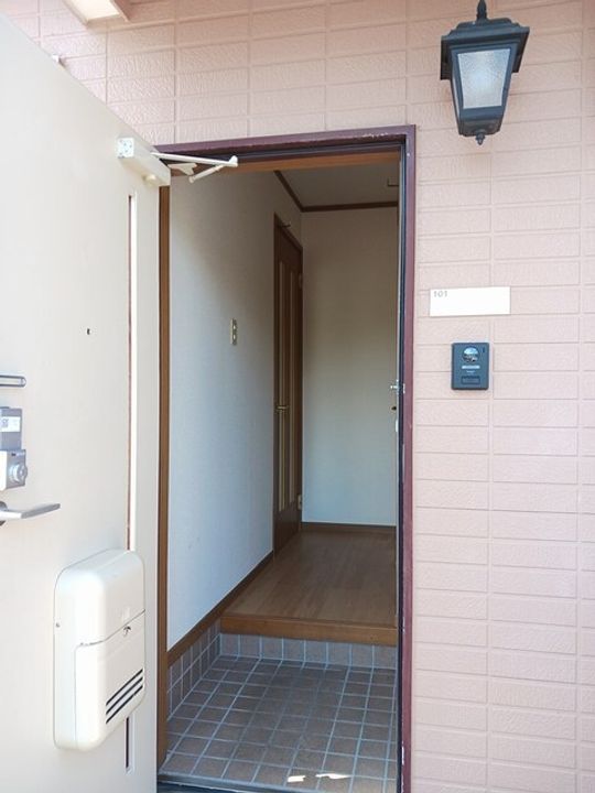 アヴニールⅡの玄関