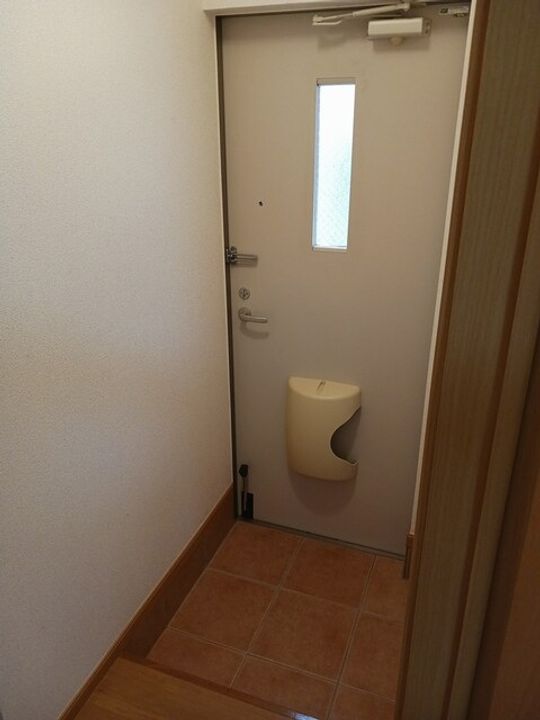 フレスクーラ ガーデンの玄関