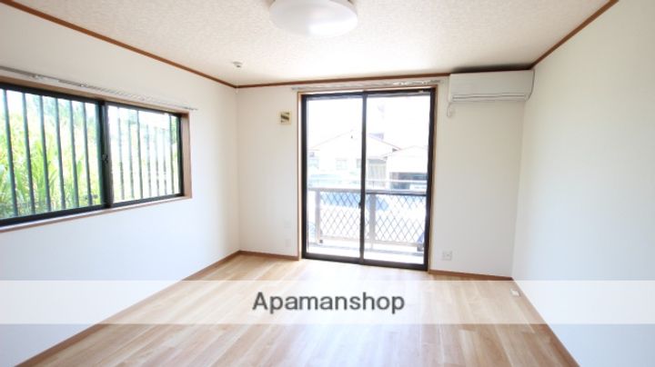 サンヴェール下永吉の居間