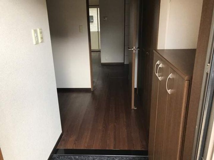 URBAN LUTHETAの玄関