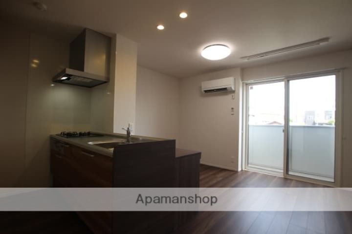 千葉県千葉市緑区誉田町1丁目の賃貸アパートの居間