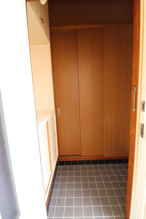 ハイツ明和 B棟の玄関