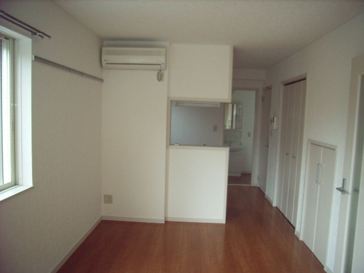 シャレー桜井新町A棟A-1の居間