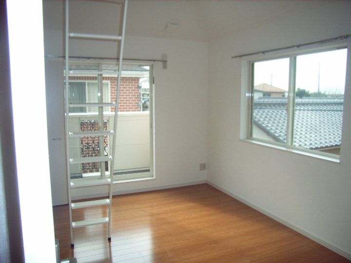 シャレー桜井新町A棟A-1の居間