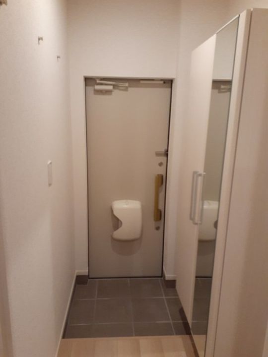 アリビオAの玄関