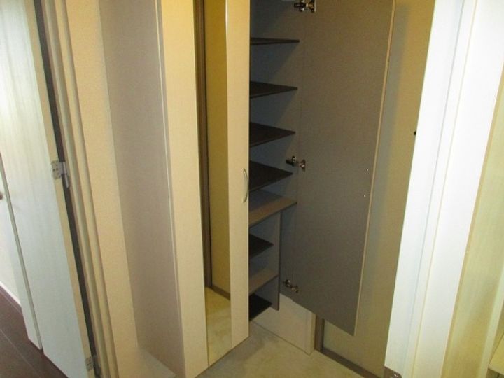 イルミナールの玄関