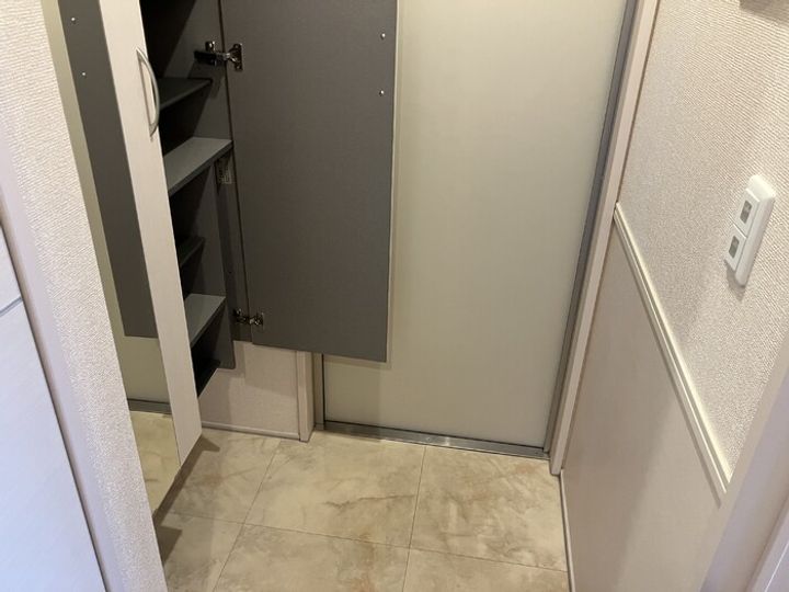 サウザンドサニー WESTの玄関