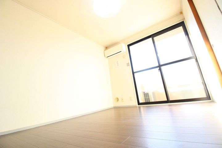 プレミールハイツ壱番館の居間