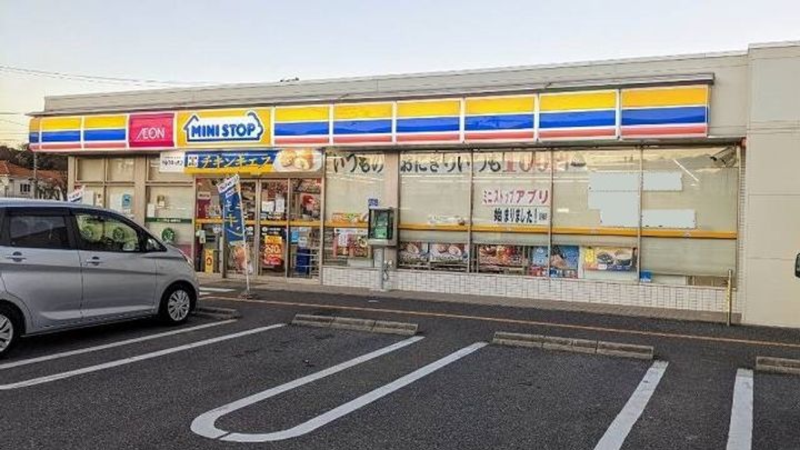 ル・ソレイユの周辺